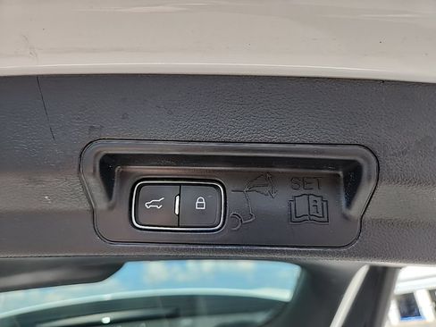 Used 2022 Ford Explorer 4WD image 8