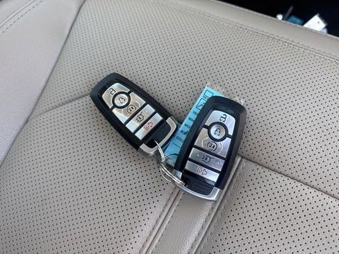 Used 2024 Ford Expedition Max Limited image 9