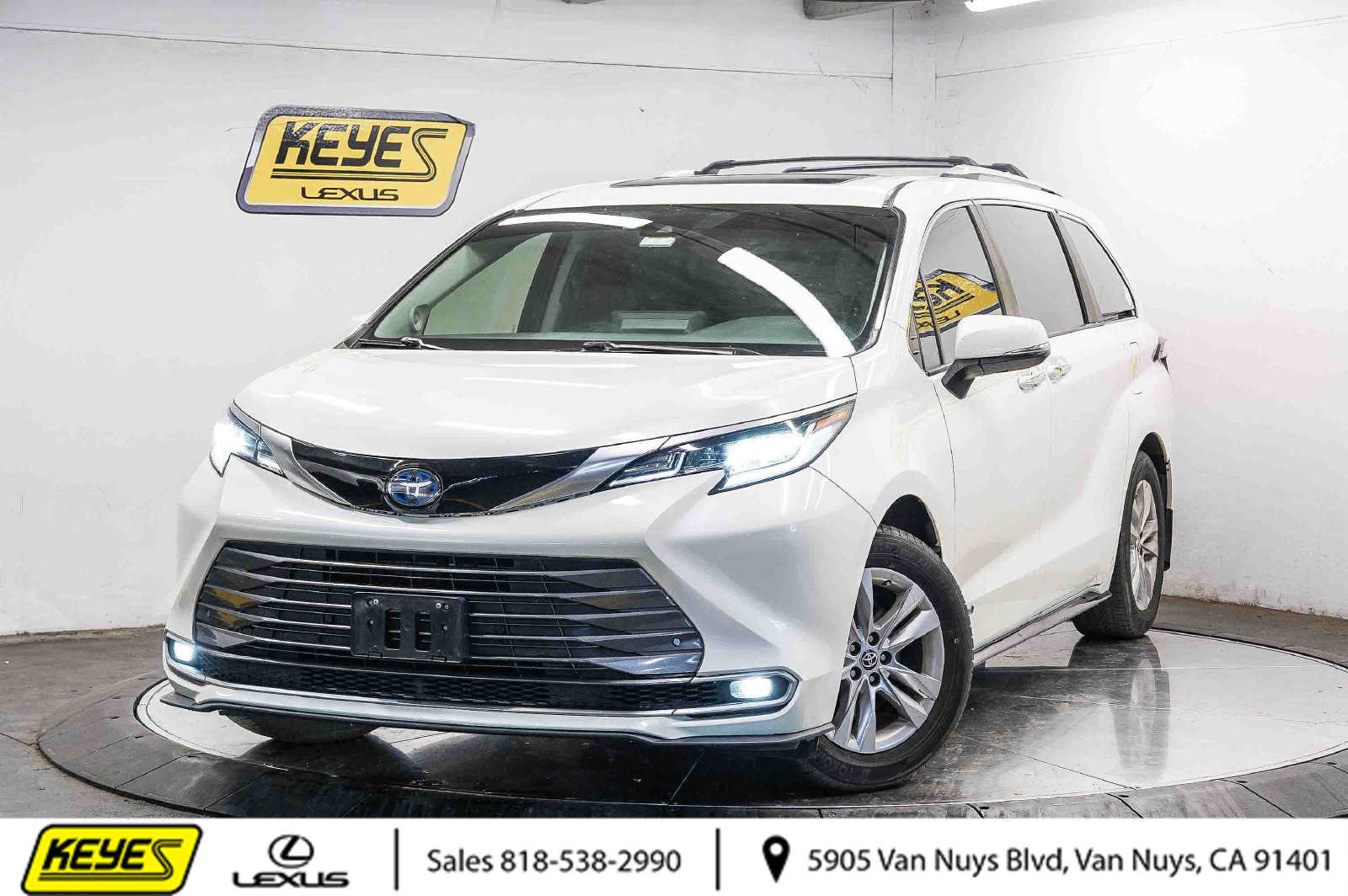 Used 2021 Toyota Sienna Limited FWD image 1