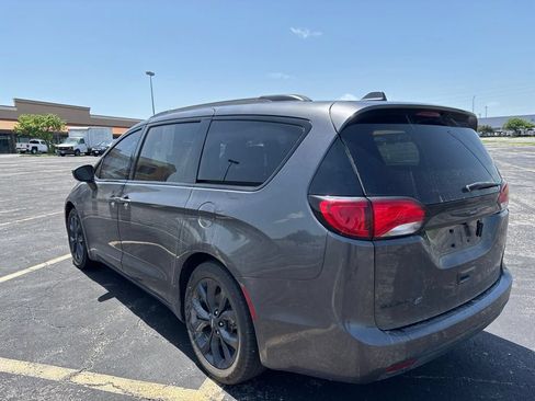 Used 2020 Chrysler Pacifica Touring w/ S Appearance Package FWD image 7