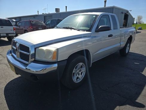 Used 2005 Dodge Dakota SLT w/ Interior Convenience Group AWD/4WD image 3