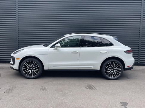 Certified 2025 Porsche Macan AWD/4WD image 2