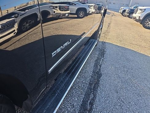 Used 2020 GMC Yukon Denali w/ Denali Ultimate Package image 13