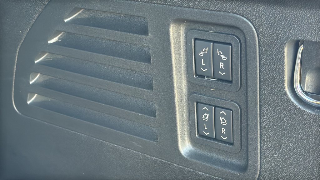 Used 2025 Buick Enclave Sport Touring w/ Power Package FWD image 13