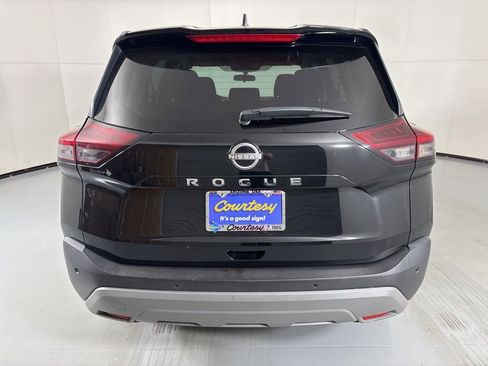 Used 2023 Nissan Rogue S image 7