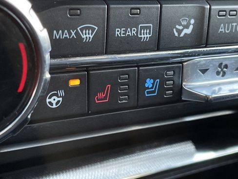 Used 2022 Ford F150 Lariat w/ Equipment Group 502A High image 18