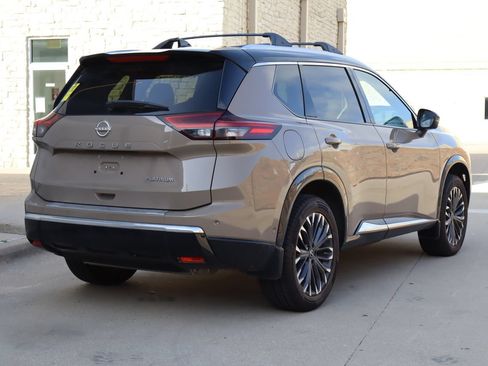 Used 2024 Nissan Rogue Platinum w/ Platinum Premium Package FWD image 3