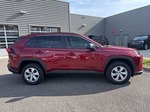 Used 2021 Toyota RAV4 LE image 2