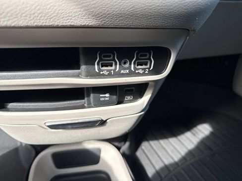 Used 2022 Chrysler Pacifica Touring-L FWD image 32