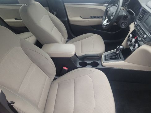 Used 2019 Hyundai Elantra SE FWD image 21
