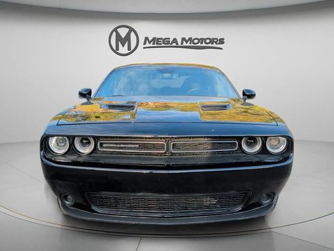 Used 2019 Dodge Challenger SXT image 12