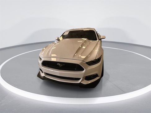 Used 2017 Ford Mustang GT image 3