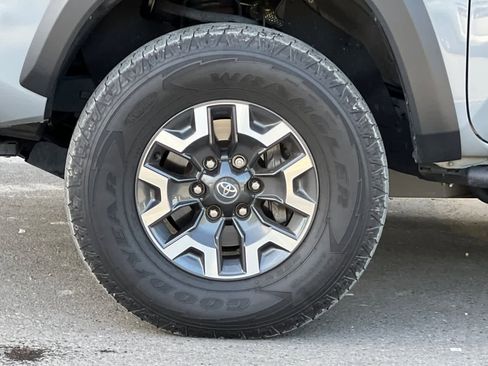 Used 2021 Toyota Tacoma TRD Off-Road w/ Technology Package image 27