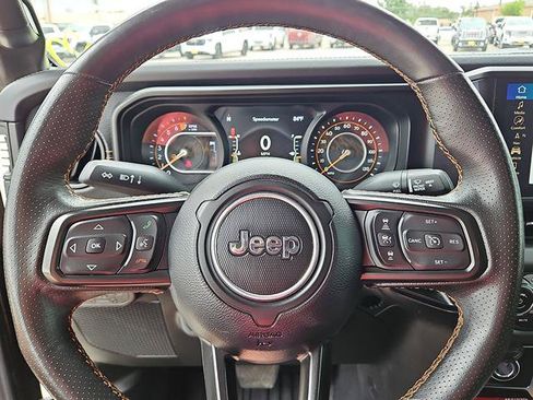 Used 2024 Jeep Gladiator Mojave w/ Technology Group AWD/4WD image 15