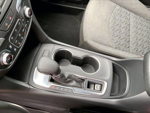 Used 2024 Chevrolet Equinox LT image 18