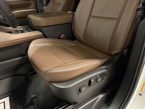 Used 2024 Chevrolet Tahoe High Country image 24