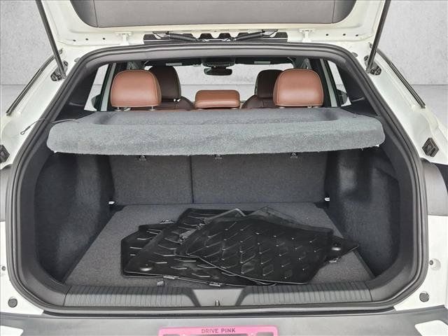 Used 2023 Volkswagen ID.4 Pro AWD/4WD image 6