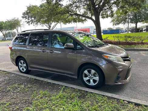 Used 2020 Toyota Sienna LE FWD image 8