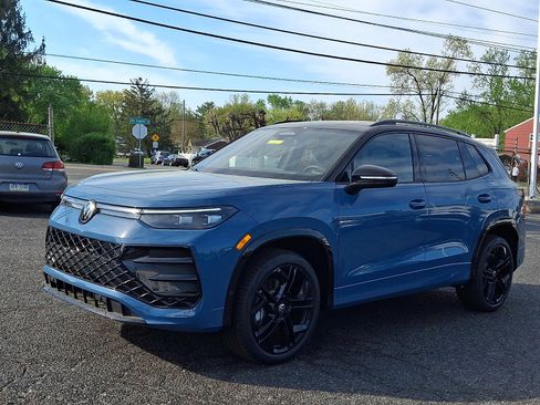 New 2026 Volkswagen Tiguan SE R-Line AWD/4WD image 2