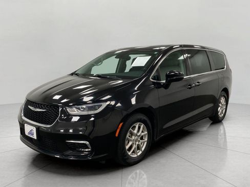 Used 2024 Chrysler Pacifica Touring-L FWD image 10