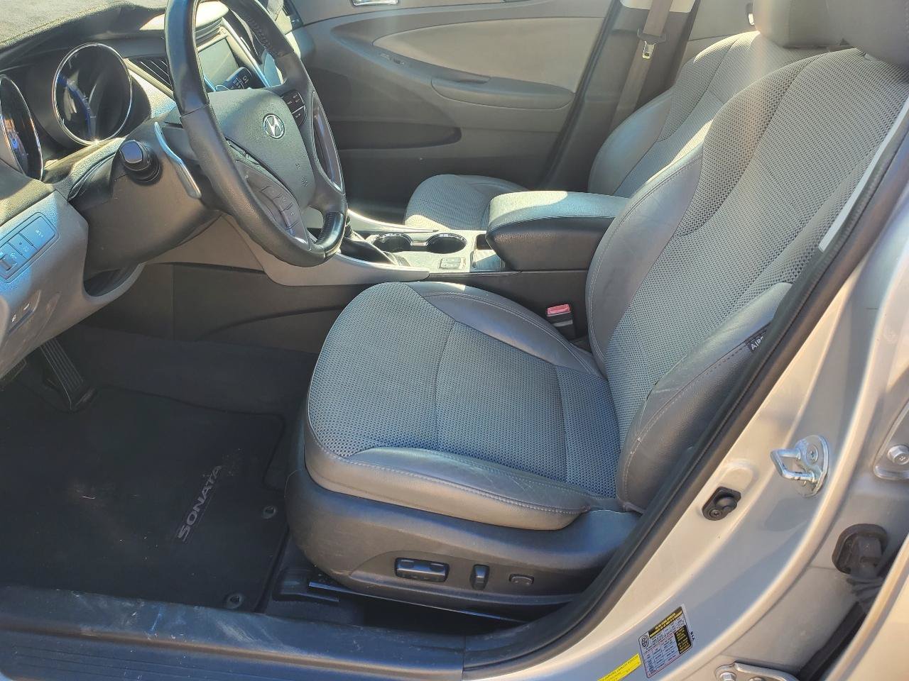 Used 2013 Hyundai Sonata SE w/ Navigation & Sunroof Pkg FWD image 15