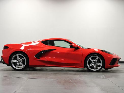 Used 2025 Chevrolet Corvette Stingray Coupe w/ 1LT RWD image 3