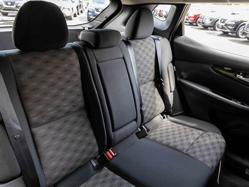 Certified 2022 Nissan Rogue Sport SV image 25