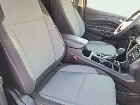Used 2017 Ford Escape SE w/ Equipment Group 201A FWD image 18