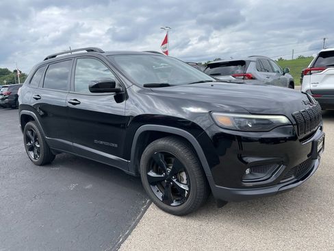 Used 2019 Jeep Cherokee Latitude Plus image 2