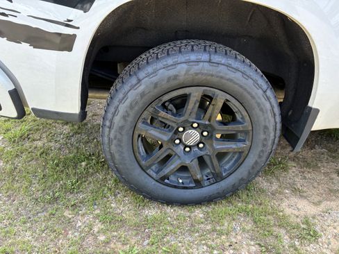 Used 2023 Chevrolet Silverado 1500 RST w/ Rally Edition RWD image 9