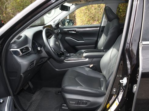 Certified 2021 Toyota Highlander Platinum image 8