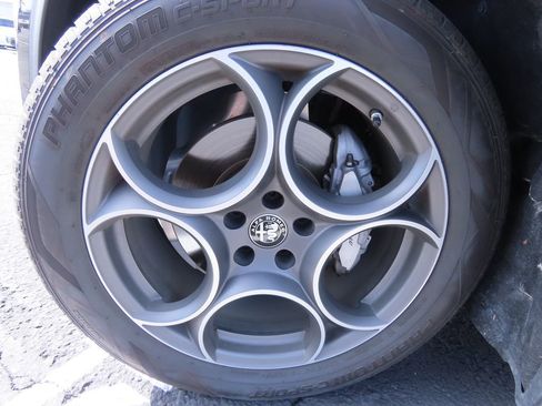 Used 2021 Alfa Romeo Stelvio Sprint w/ Nero Edizione image 15