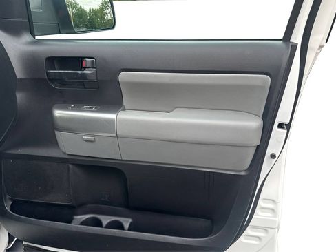 Used 2019 Toyota Sequoia SR5 AWD/4WD image 23