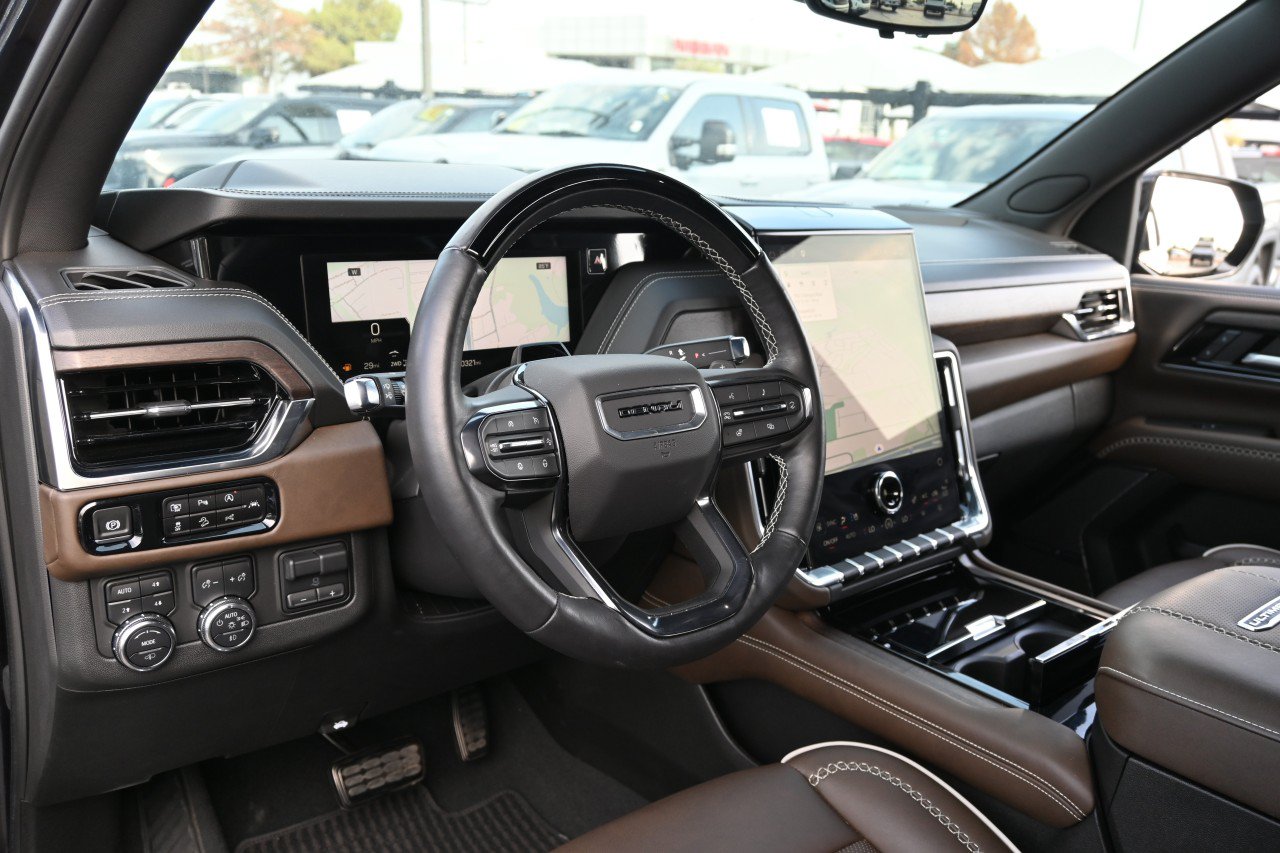 Certified 2025 GMC Yukon Denali Ultimate AWD/4WD image 17
