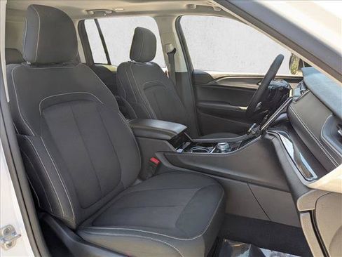 Used 2023 Jeep Grand Cherokee Laredo w/ Luxury Tech Group I AWD/4WD image 22