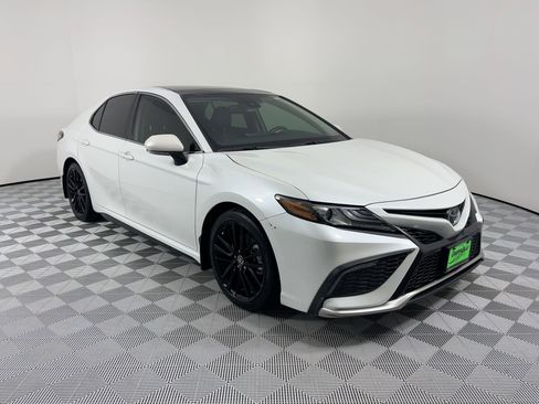 Used 2022 Toyota Camry XSE image 7