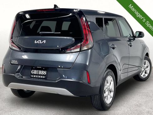Used 2025 Kia Soul LX w/ LX Technology Package FWD image 2