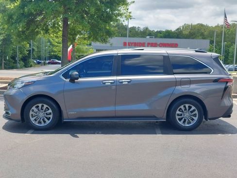 Used 2021 Toyota Sienna XLE w/ XLE Plus Package AWD/4WD image 14
