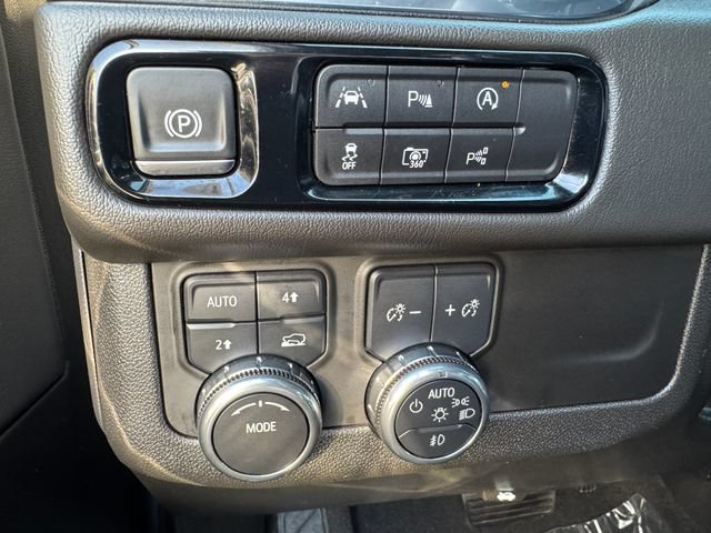 Used 2025 GMC Yukon XL Denali AWD/4WD image 27