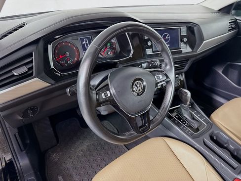 Used 2019 Volkswagen Jetta SE w/ Cold Weather Package image 9