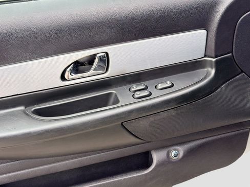 Used 2004 Ford Thunderbird image 15