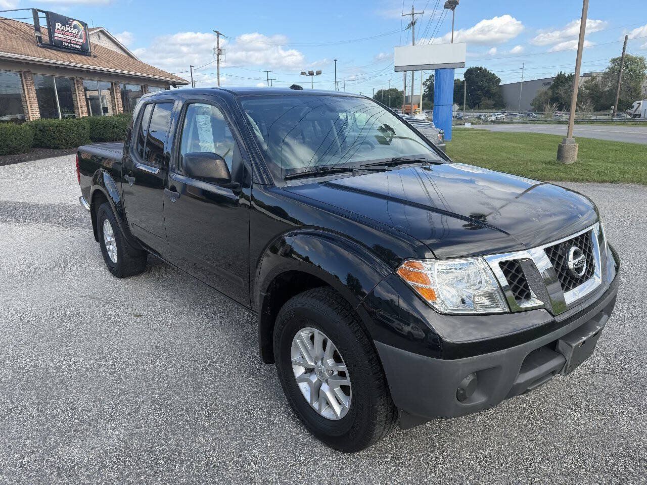 Used 2018 Nissan Frontier SV AWD/4WD image 1