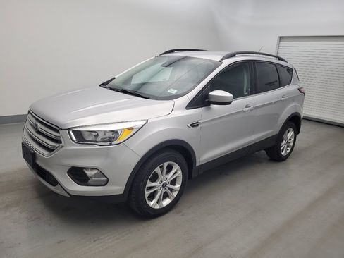 Used 2018 Ford Escape SE w/ Ford Safe & Smart Package FWD image 2