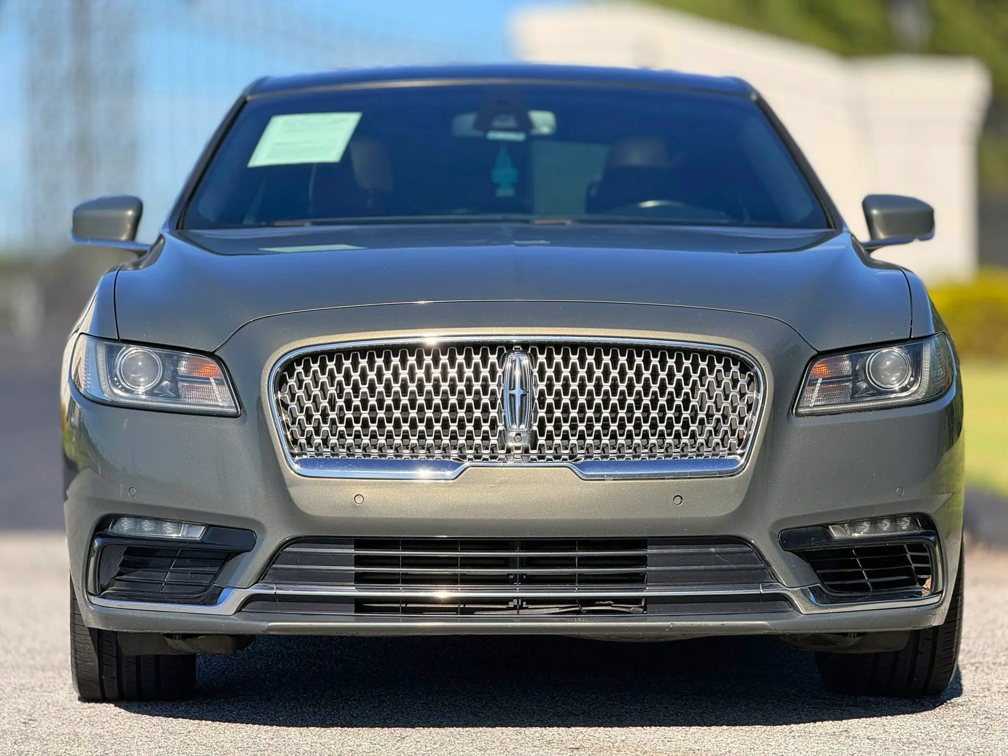 Used 2017 Lincoln Continental Reserve w/ Technology Package FWD image 3