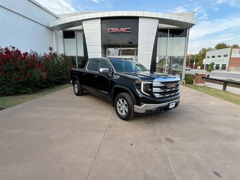 New 2025 GMC Sierra 1500 SLE w/ Max Trailering Package image 1