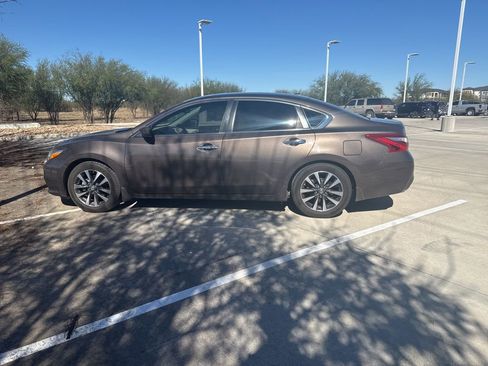Used 2016 Nissan Altima 2.5 SV image 6
