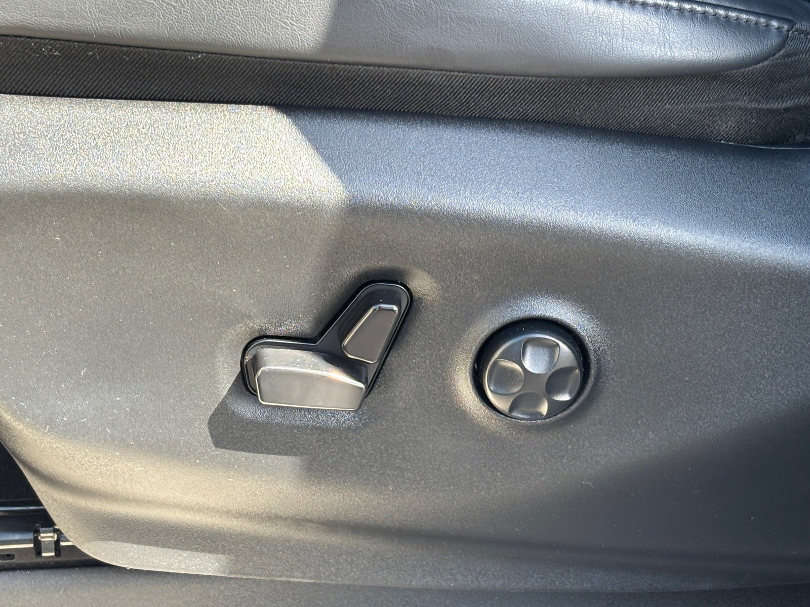 Used 2023 Chrysler Pacifica Touring-L FWD image 27