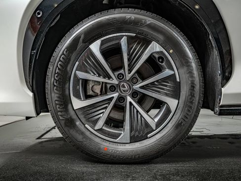 Certified 2024 Lexus RZ 450e Premium w/ Technology Package AWD/4WD image 10