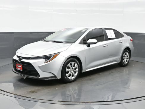 Used 2024 Toyota Corolla LE FWD image 2