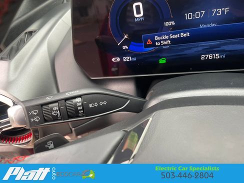 Used 2025 Chevrolet Equinox EV RS FWD image 32